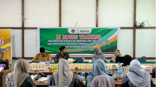 Hari Terakhir In House Training (IHT) Ditutup dengan Sosialisasi Tata Tertib di MAN 1 Ketapang