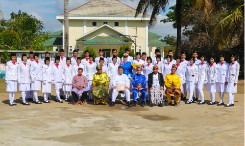 MAN 1 Ketapang Gelar Upacara Peringatan HUT ke-79 Kemerdekaan RI: Semangat Menjaga Persatuan dan Kesatuan Bangsa