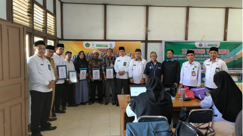 MAN 1 Ketapang Launching Kantin Halal dan Penyerahan Sertifikat