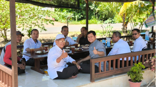 MAN 1 Ketapang Gelar Pembubaran Panitia Perpisahan dengan Makan Bersama