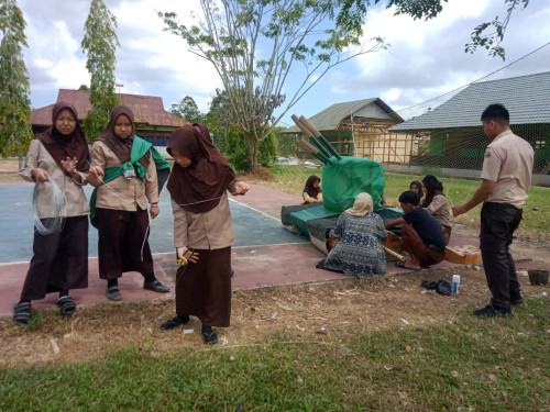 Siswa dan Pembina Bersiap untuk Lomba Lampion pada Jumpara ke-3 Tahun 2024