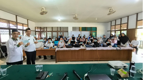 Sosialisasi Wakaf Uang dan Zakat Profesi di MAN 1 Ketapang oleh Moh. Afandi