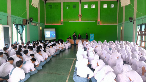 Siswa/i MAN 1 Ketapang Mendapatkan Sosialisasi dari Telkomsel