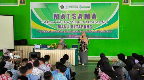 Dewi Fitriani Berikan Materi Budaya dan Kebiasaan Hidup di Madrasah: Kesehatan Remaja di MAN 1 Ketapang