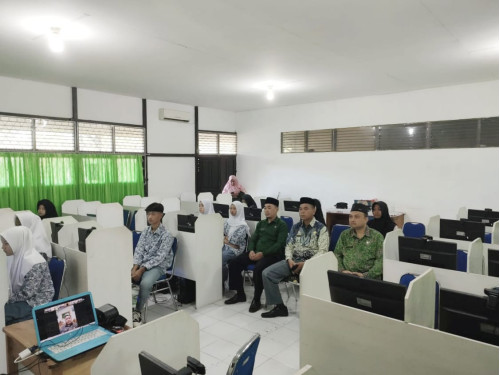 Kasi Pendidikan Madrasah Kemenag Ketapang dan Kepala MAN 1 Ketapang Mengikuti Pembukaan KSM Tingkat Provinsi Kalimantan Barat di MAN 1 Ketapang