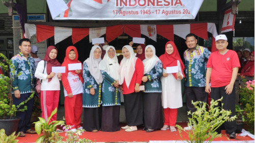 Guru MAN 1 Ketapang Semarakkan Hari Kemerdekaan dengan Lomba Nasi Goreng