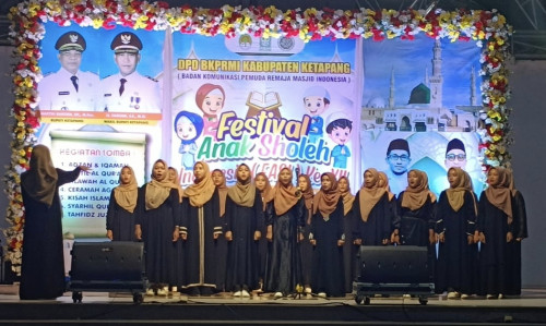 Tim Paduan Suara MAN 1 Ketapang Ikuti Festival Anak Sholeh Indonesia