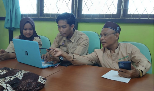 Guru MAN 1 Ketapang Bimbing Siswa untuk Ajang Inisiator Muda Moderasi Beragama (IMMB)