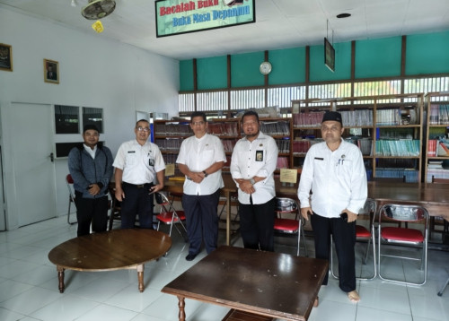 Kepala Kantor Kementerian Agama Kabupaten Ketapang Kunjungi Perpustakaan MAN 1 Ketapang