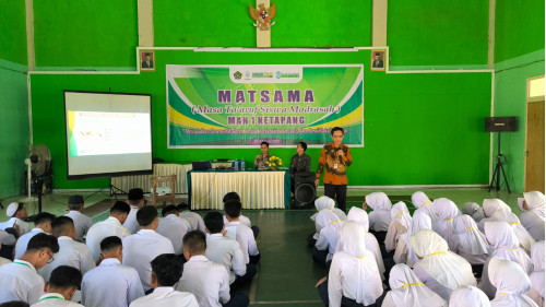 Pengawas Madrasah Nurhidayat Berikan Materi Moderasi Beragama di MATSAMA MAN 1 Ketapang