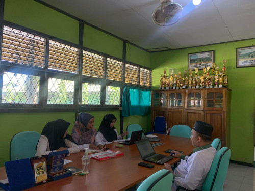 Rapat Akreditasi Tim Mutu Lulusan MAN 1 Ketapang Berlangsung Sukses